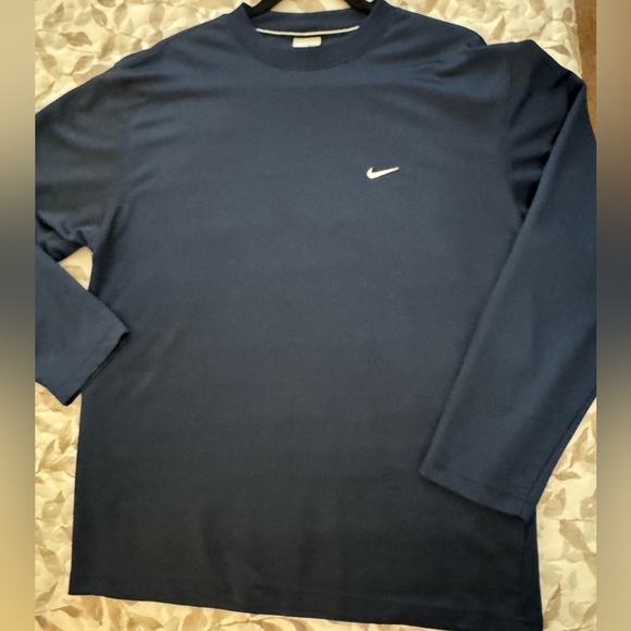 Nike - Men's Long Sleeve Tee in Navy - Picture 5 of 7
